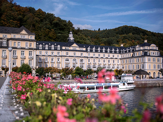 Das am Flussufer gelegene Häcker’s Grand Hotel.