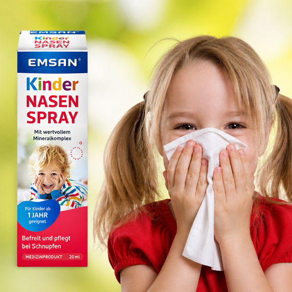 Kind hält Taschentuch vor die Nase neben Verpackung von EMSAN Kindernasenspray