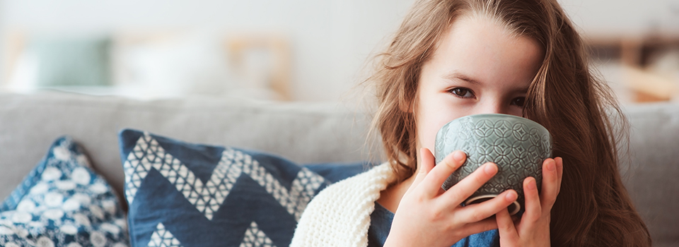 Wenn Kinder heiser sind, können verschiedene Maßnahmen dazu beitragen, die Halsbeschwerden zu lindern. Wenn Kinder heiser sind, können unterschiedliche Maßnahmen dabei helfen, die unangenehmen Beschwerden zu lindern.